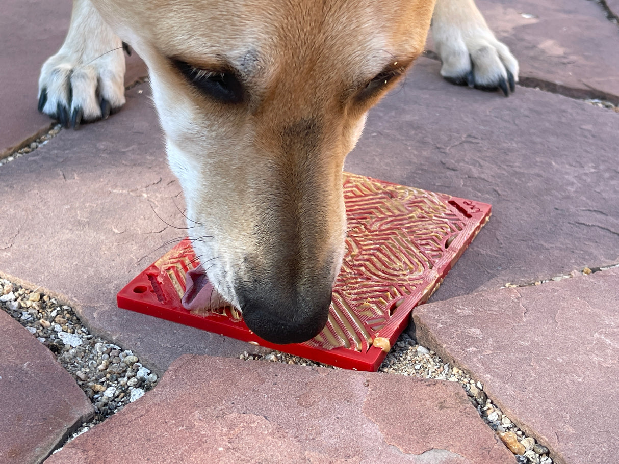 SodaPup lízací podložka love malá, červená