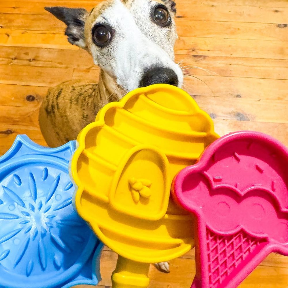 SodaPup Lick Stick - včelí úl